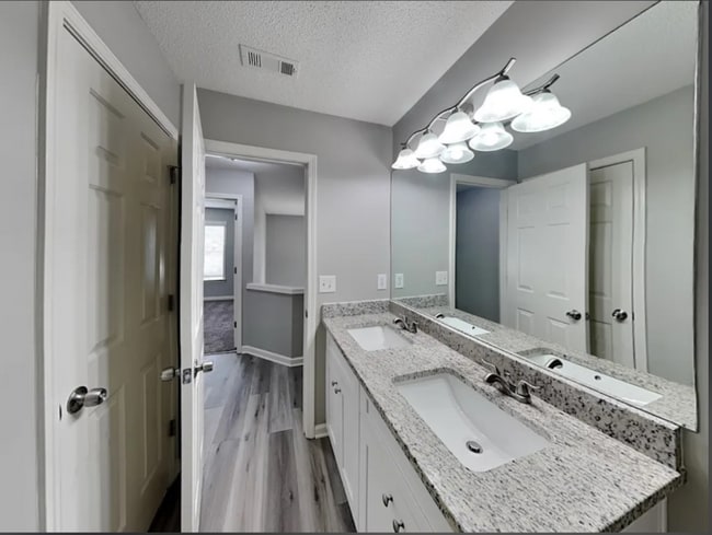 Building Photo - 3015 Donamire Ave NW