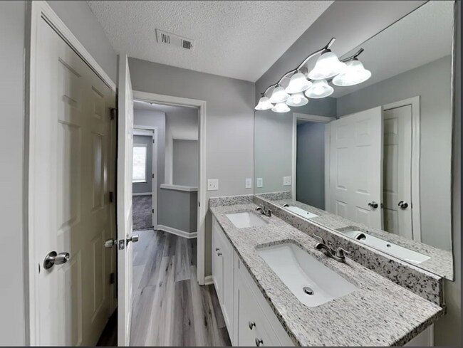 Foto del edificio - 3015 Donamire Ave NW