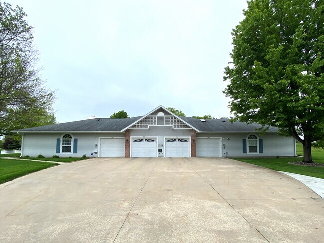 Foto del edificio - 1902 Cabernet Ln NW