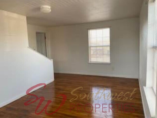 Foto del edificio - Spacious, quiet downstairs unit in heart of downtown