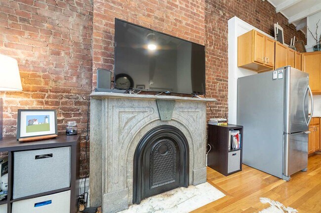 Building Photo - 236 6th St