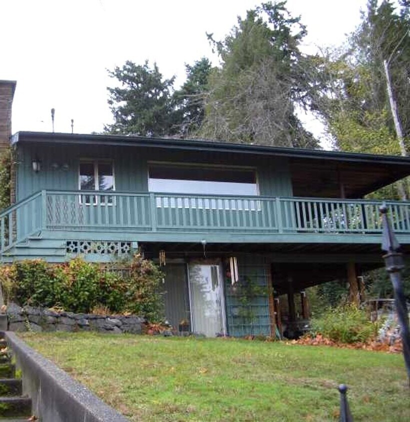 1325 Jacobsen Blvd Apartment for Rent in Bremerton, WA
