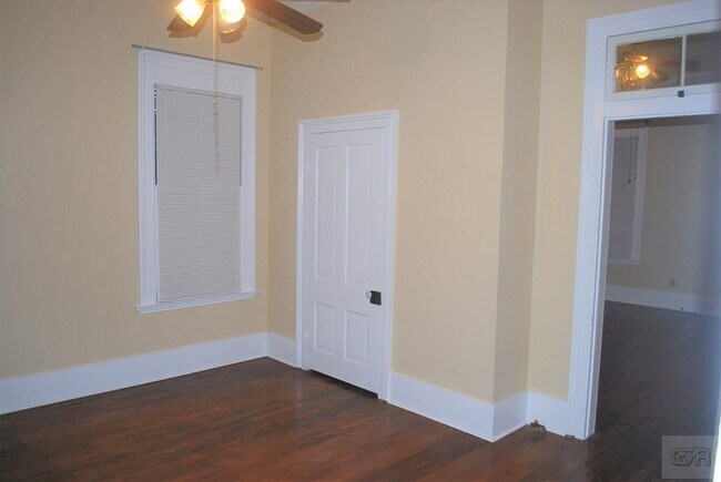 Building Photo - 1124 Winnie St