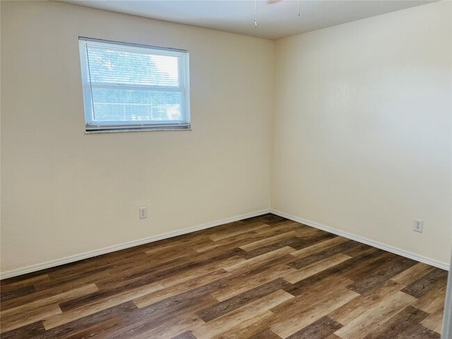 Building Photo - 1007 W Corbin St