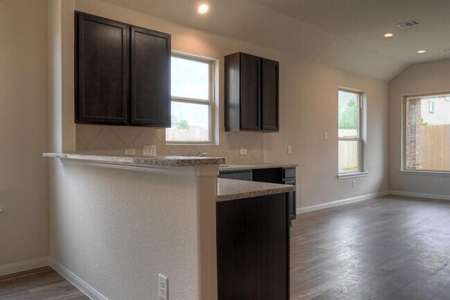 Foto del edificio - 2206 Spring Hollow Dr