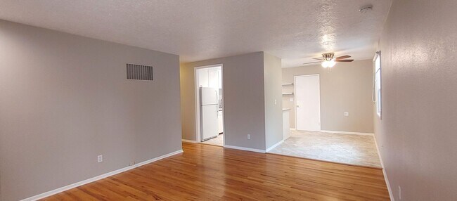 Foto del edificio - Darling Updated 3 Bedroom Ranch Located a Block from Glenwood City Park and Just a few Blocks fro...