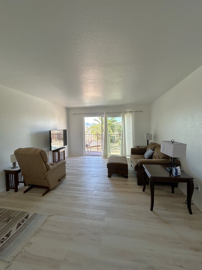 Sala de estar - 1796 Bahama Ave