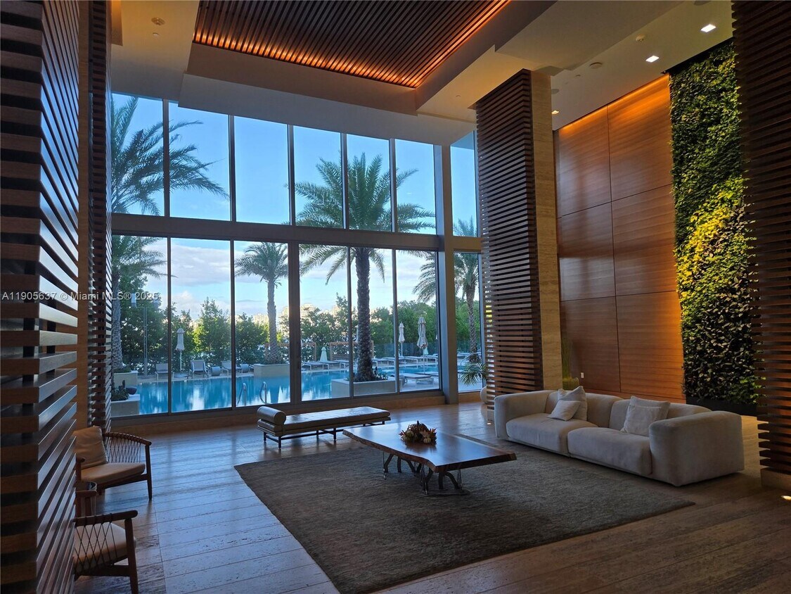 Foto principal - 16385 Biscayne Blvd