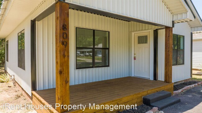 Foto del edificio - 2 br, 2 bath House - 809 NW G St