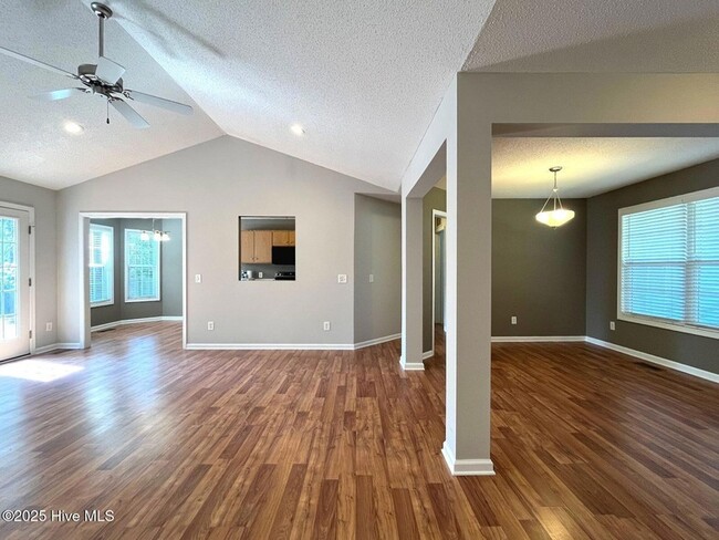 Building Photo - 205 Woodgreen Ln