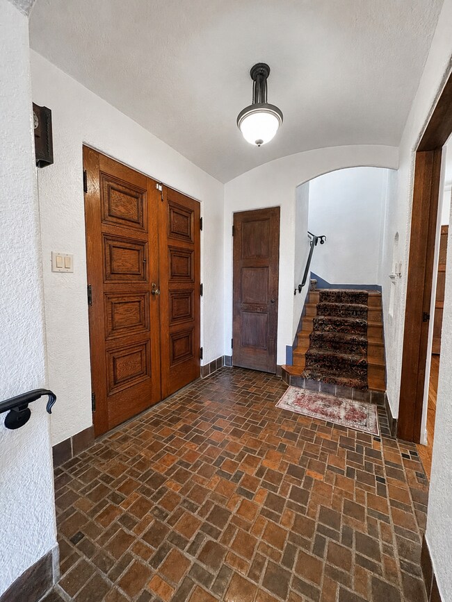 Foto del edificio - 352 Glen Ellen Dr
