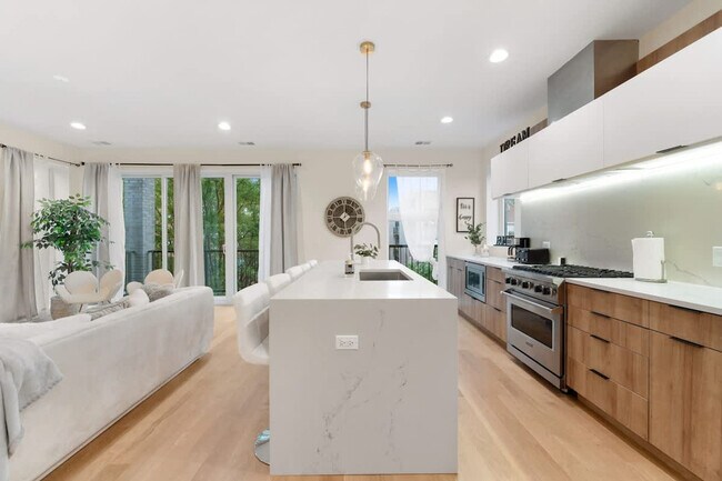 Foto del edificio - 2110 W Washington Blvd