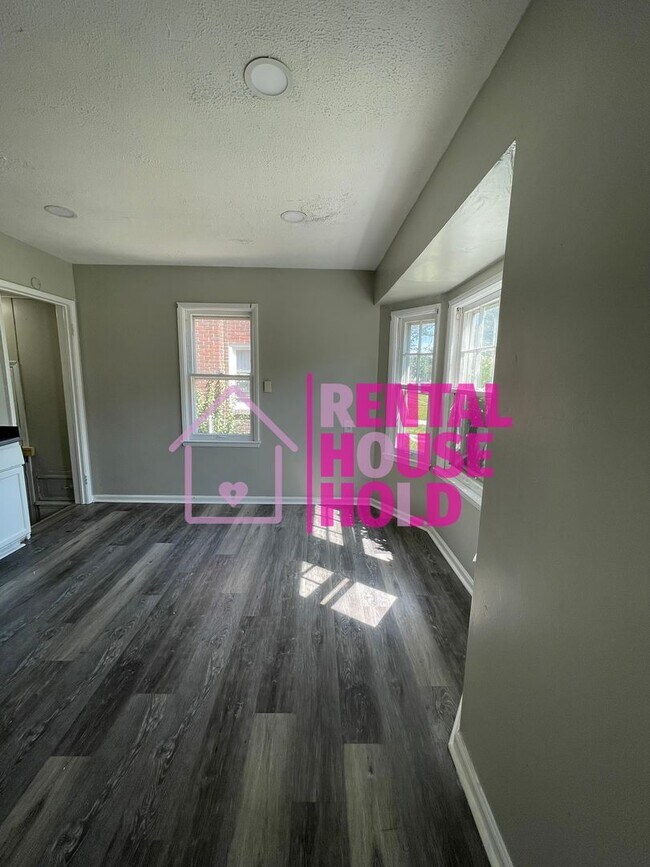 Foto del edificio - Security Deposit Slashed Just $500 Dream B...