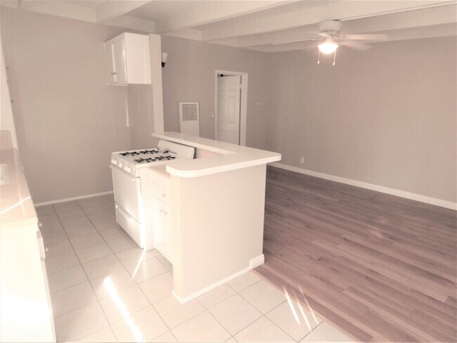 Building Photo - 3221 E Wilton St