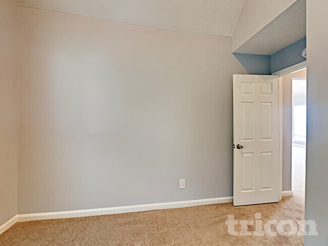 Building Photo - 555 Chaseridge Dr