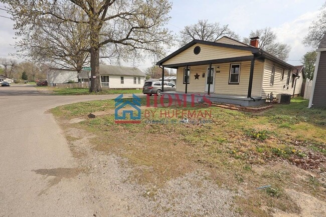 Building Photo - Two Bedroom House | Move In Ready!