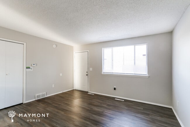 Building Photo - 2897 Falcon Bridge Dr