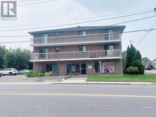 Photo du bâtiment - 210 Pelham Rd