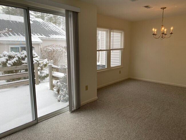 Foto del edificio - 27 Whittier Ln