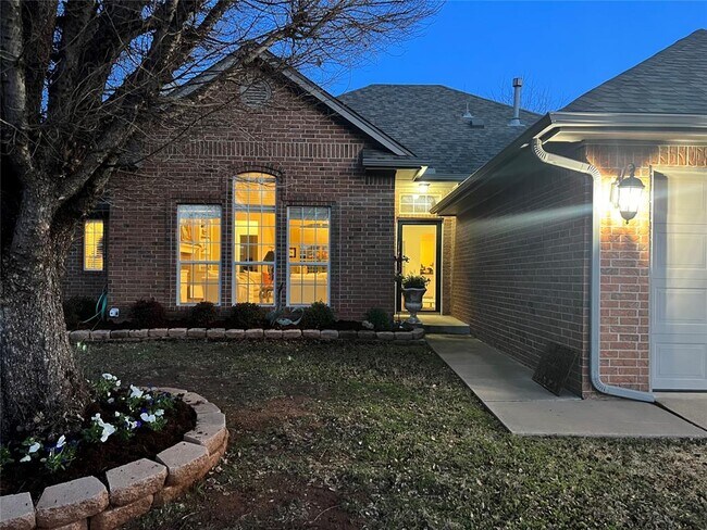 Building Photo - 1828 Chelsea Dr