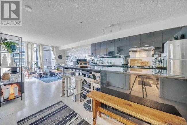 Building Photo - 19 Singer Ct