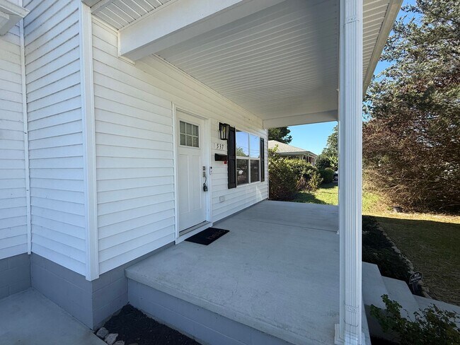 Foto del edificio - Like New Norfolk Single Family Home