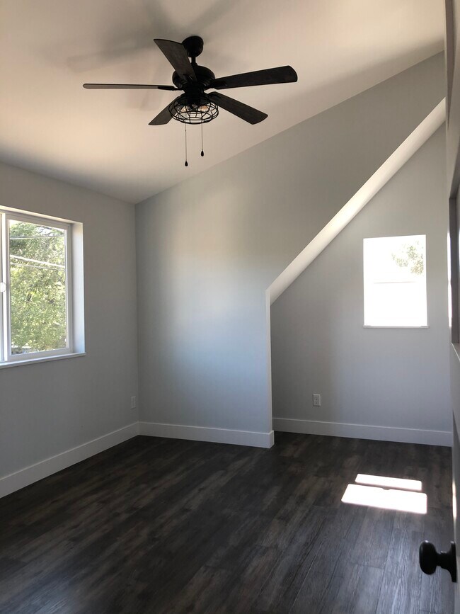 Bedroom - 702 W 1st St
