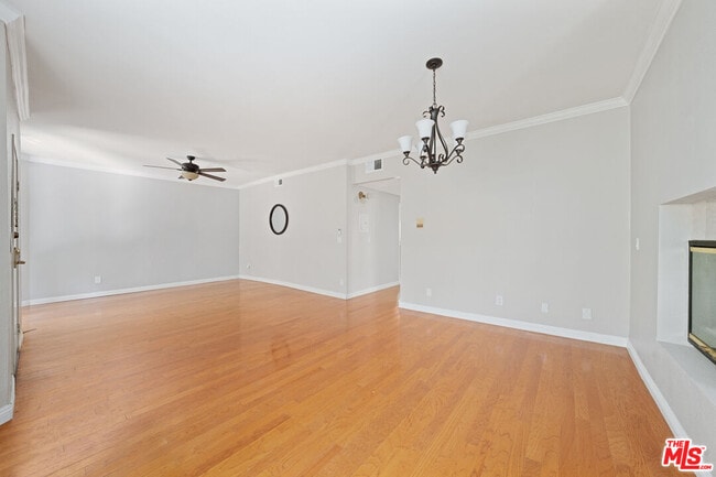 Foto del edificio - 14937 Dickens St