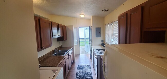Foto del edificio - Finleyville 3 Bedroom 1.5 Bath Ranch $1,50...