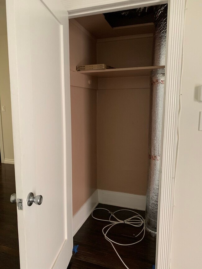 Building Photo - 1860 N Van Ness Ave