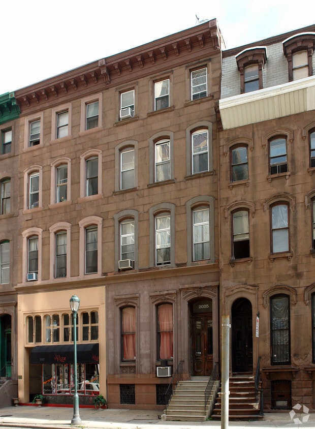 Building Photo - 2025 Walnut St