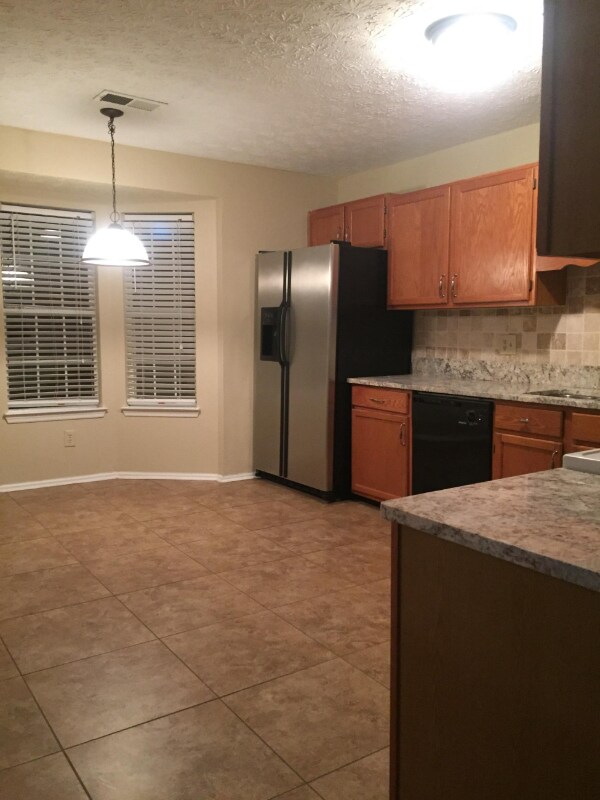 Foto del edificio - 3811 Meadow Green Ct
