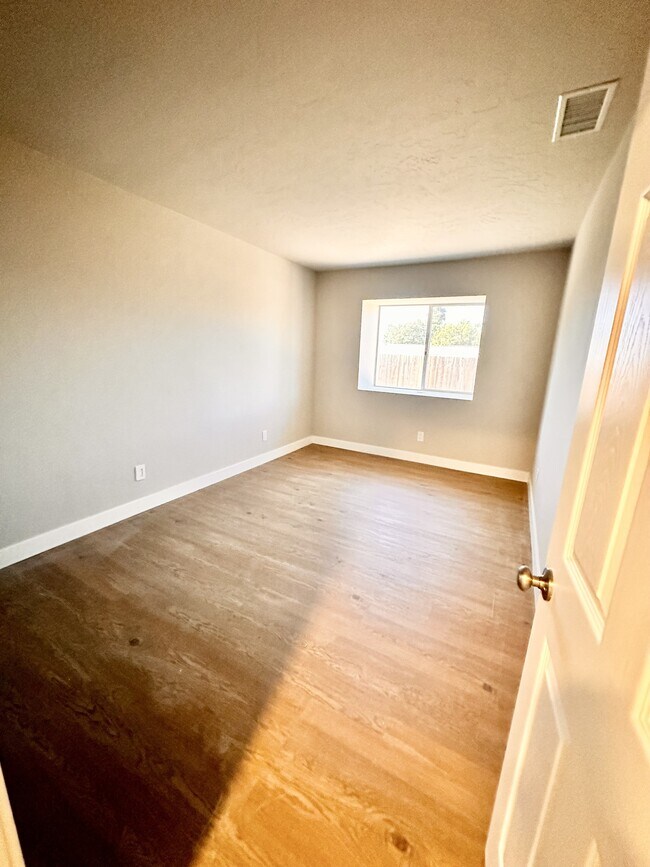 Building Photo - 11904 Rocky Home Dr