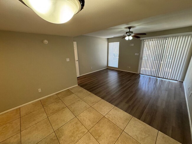 Foto del edificio - 2 Bedroom - 2.5 Bath - 1145 Sq. Ft. - 1 Ca...