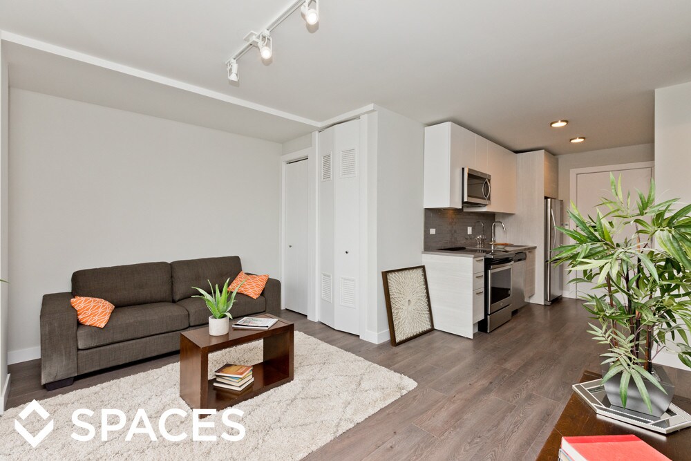 Foto principal - 2407 W Eastwood Ave