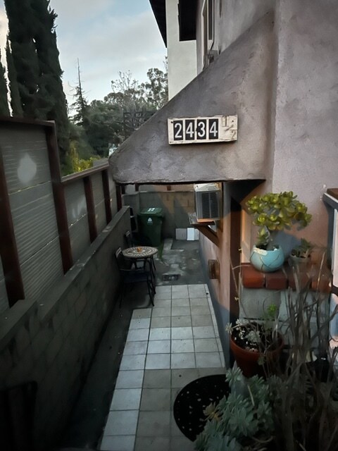 Entrada principal - 2434 Riverside Pl