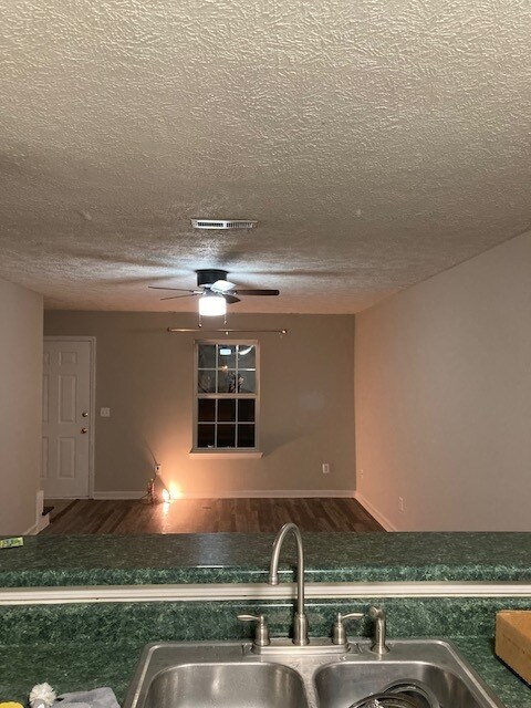 Building Photo - 1536 Center Pointe Dr
