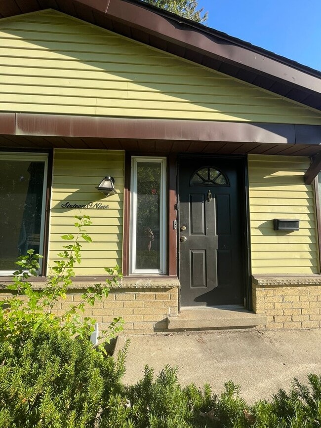 Photo - Three Bedroom Home in Sugarbrook Area!