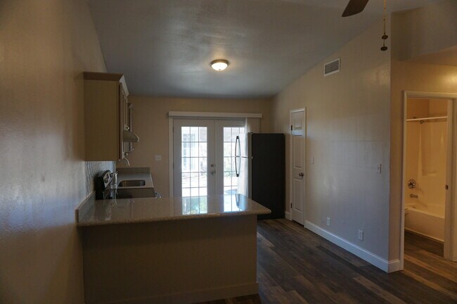 Building Photo - 811 Airport Rd