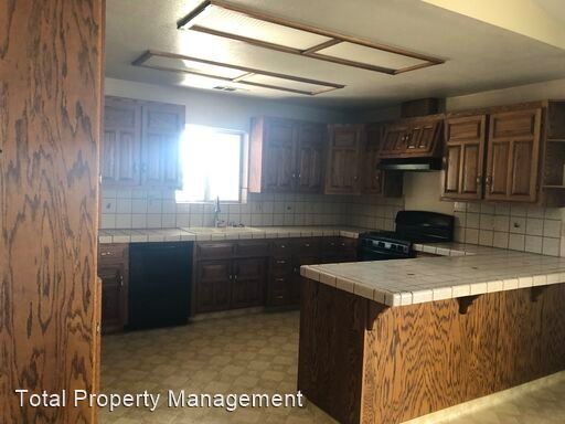 Building Photo - 3 br, 2 bath House - 555 North Ct.