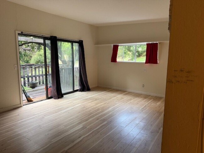 Foto del edificio - Secluded 3 Bedroom Aptos Retreat on 2 Acres | All Utilities Included | Hot Tub