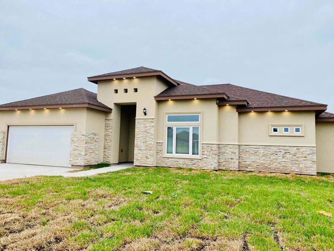 Foto principal - 5443 Barbwire Ln