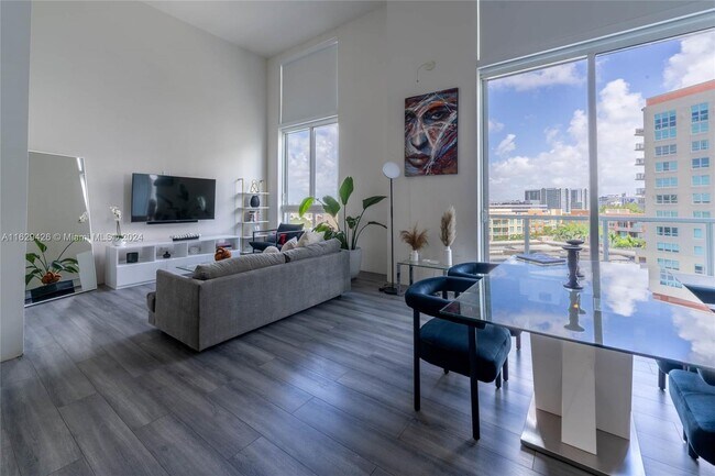 Building Photo - 1900 N Bayshore Dr