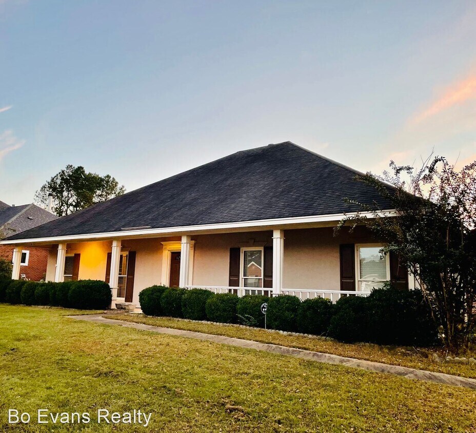 Primary Photo - 4 br, 2 bath House - 161 Lake Forest Dr