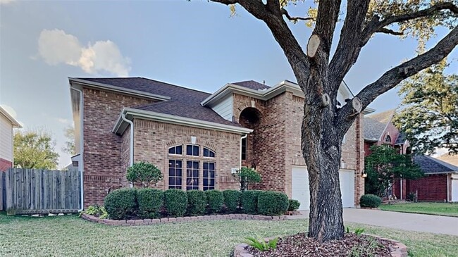 Building Photo - 2114 Winding Hollow Dr
