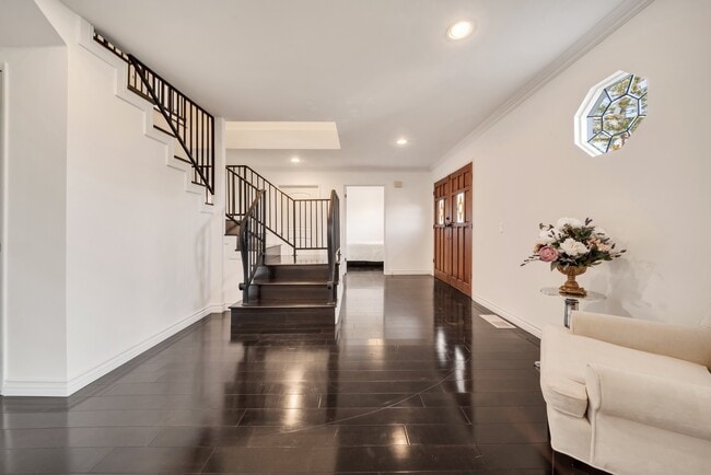 Building Photo - 3530 Pansy Dr