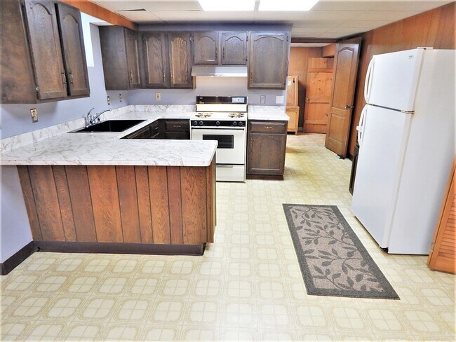 Kitchen - 1765 Salt Rd