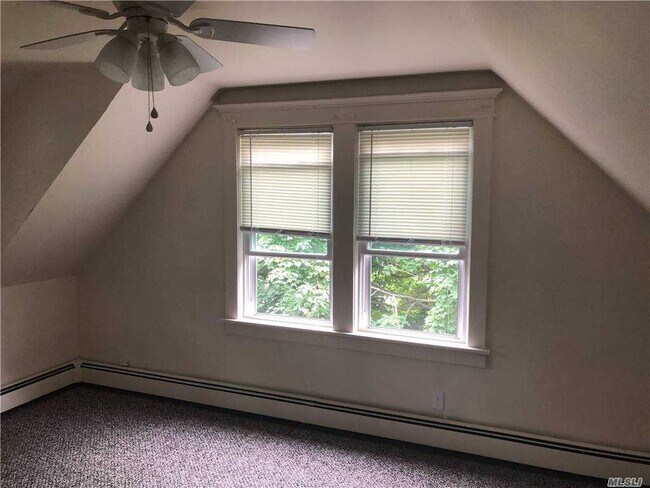 Foto del edificio - 144 Commack Rd