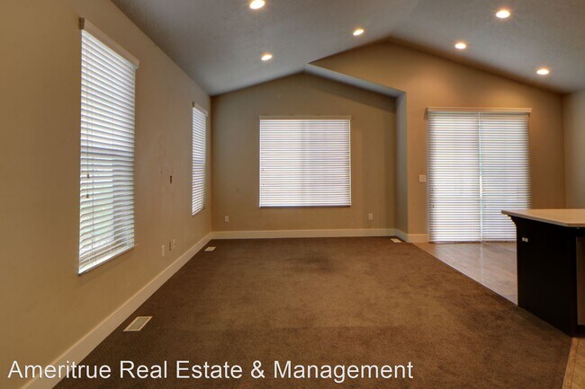 Building Photo - 3 br, 3.5 bath House - 120 W 3430 N