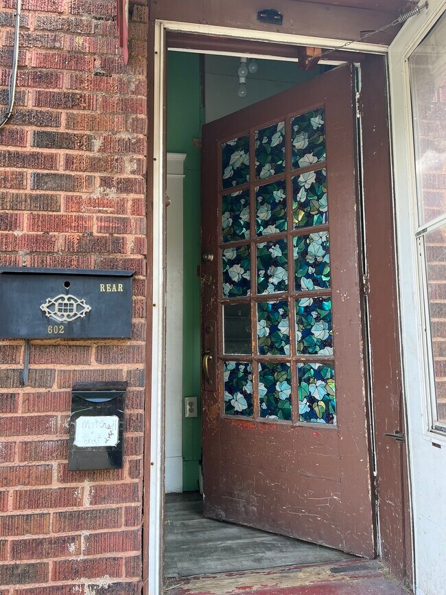 Foto del edificio - 602 East Lutton Street, Unit 2nd Floor